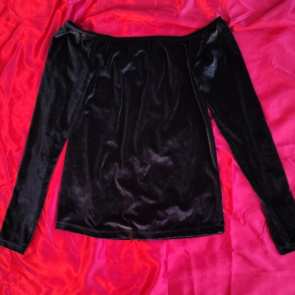 silence + noise Tops - UO Silence + Noise Black Velvet Long Sleeve Top
